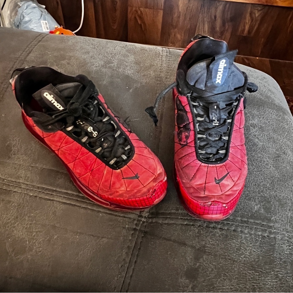 Nike Air MX-720-818 University Red/black Size 4Y